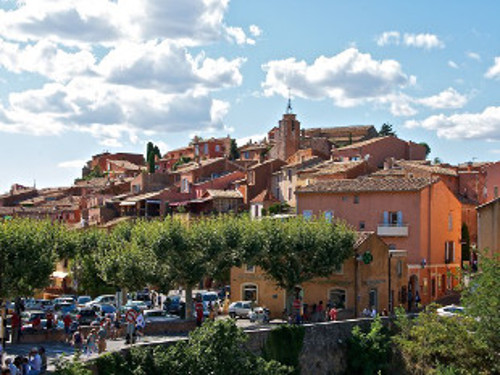 View of the market in Roussillon.